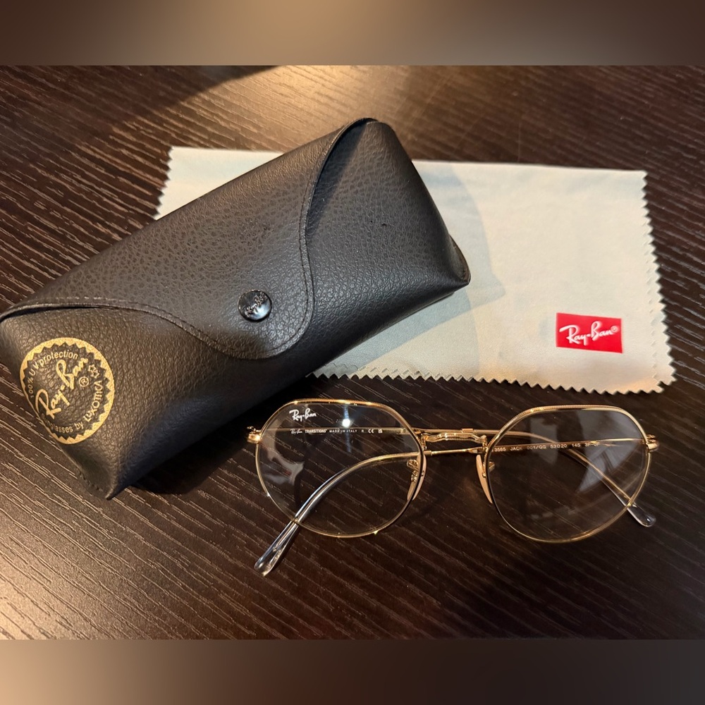 Ray-Ban UNISEX Gold Round Metal Glasses with clear/blue transition lenses